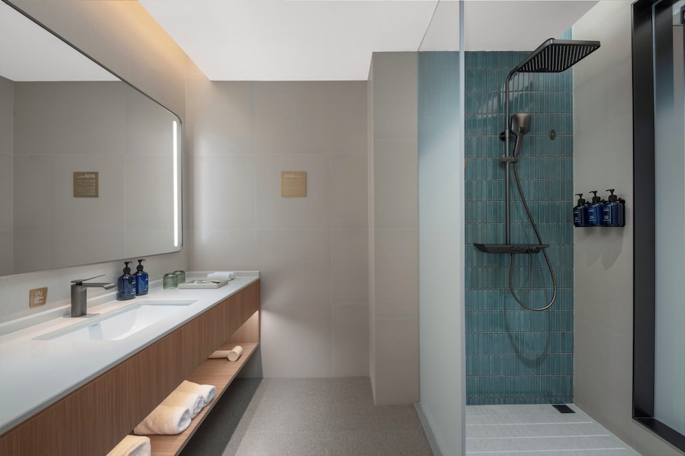 غرفة قياسية بسرير كينج وسرير كينج وسرير فردي، Holiday Inn Express Guiyang Guanshanhu By Ihg 4/4