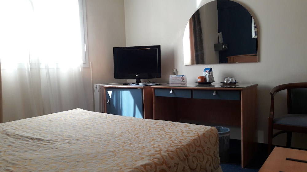 LUCY HOTEL 13/40