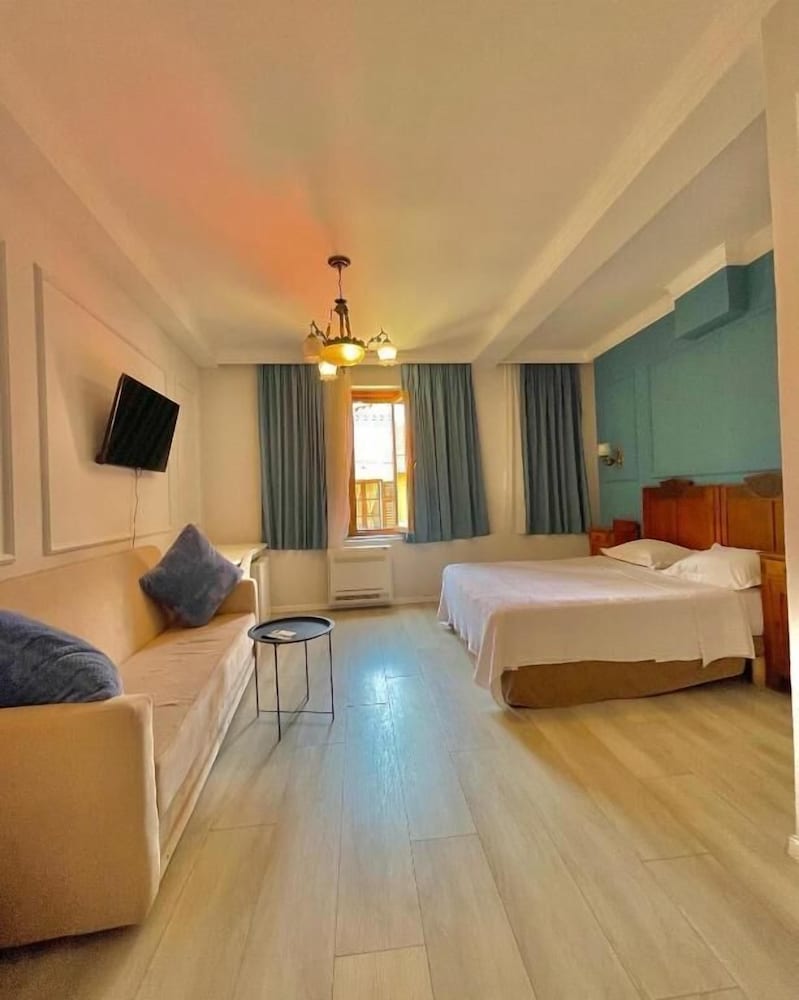 Promenade Hotel 16/32