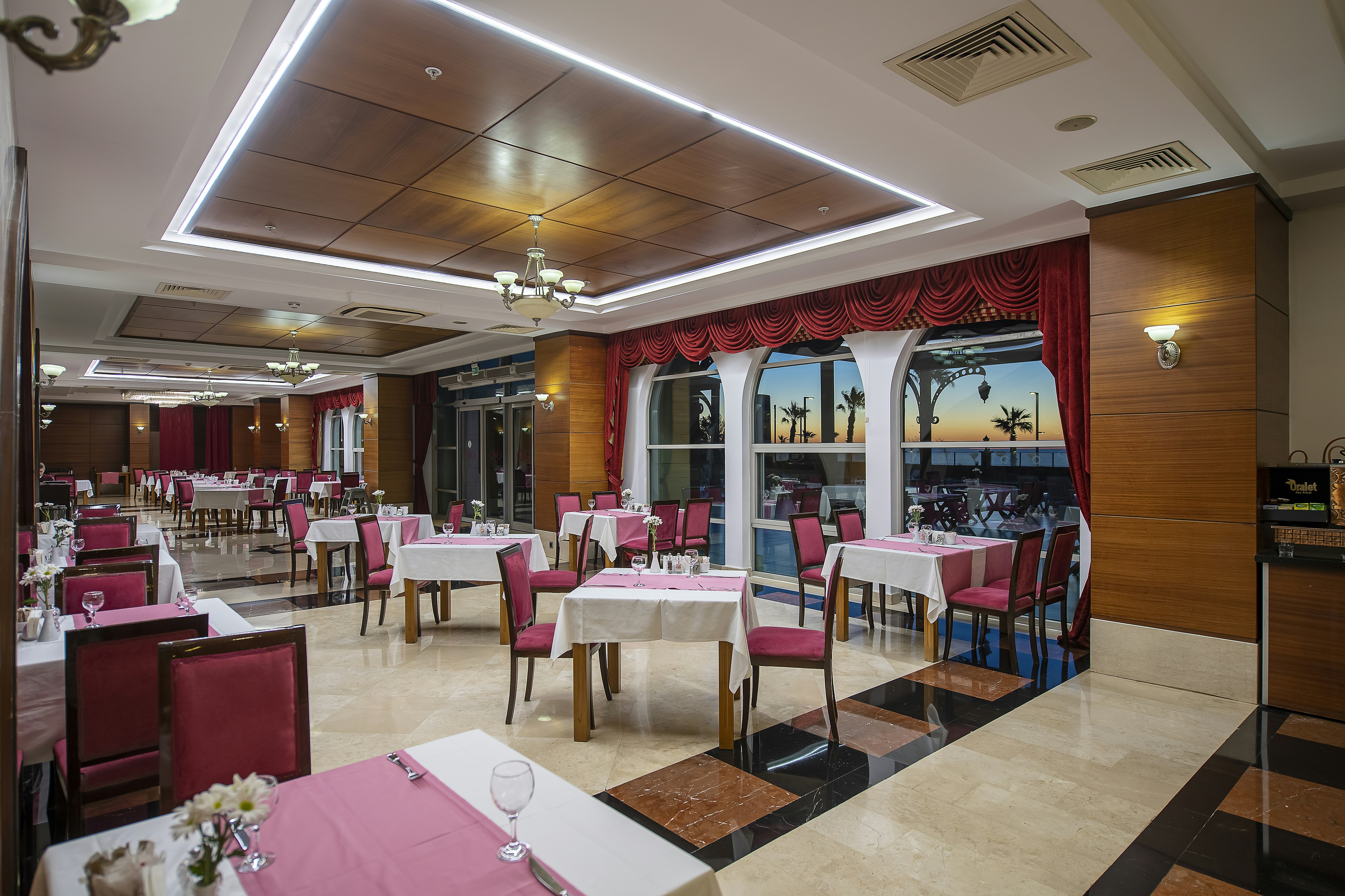Crowne Plaza Antalya 66/83