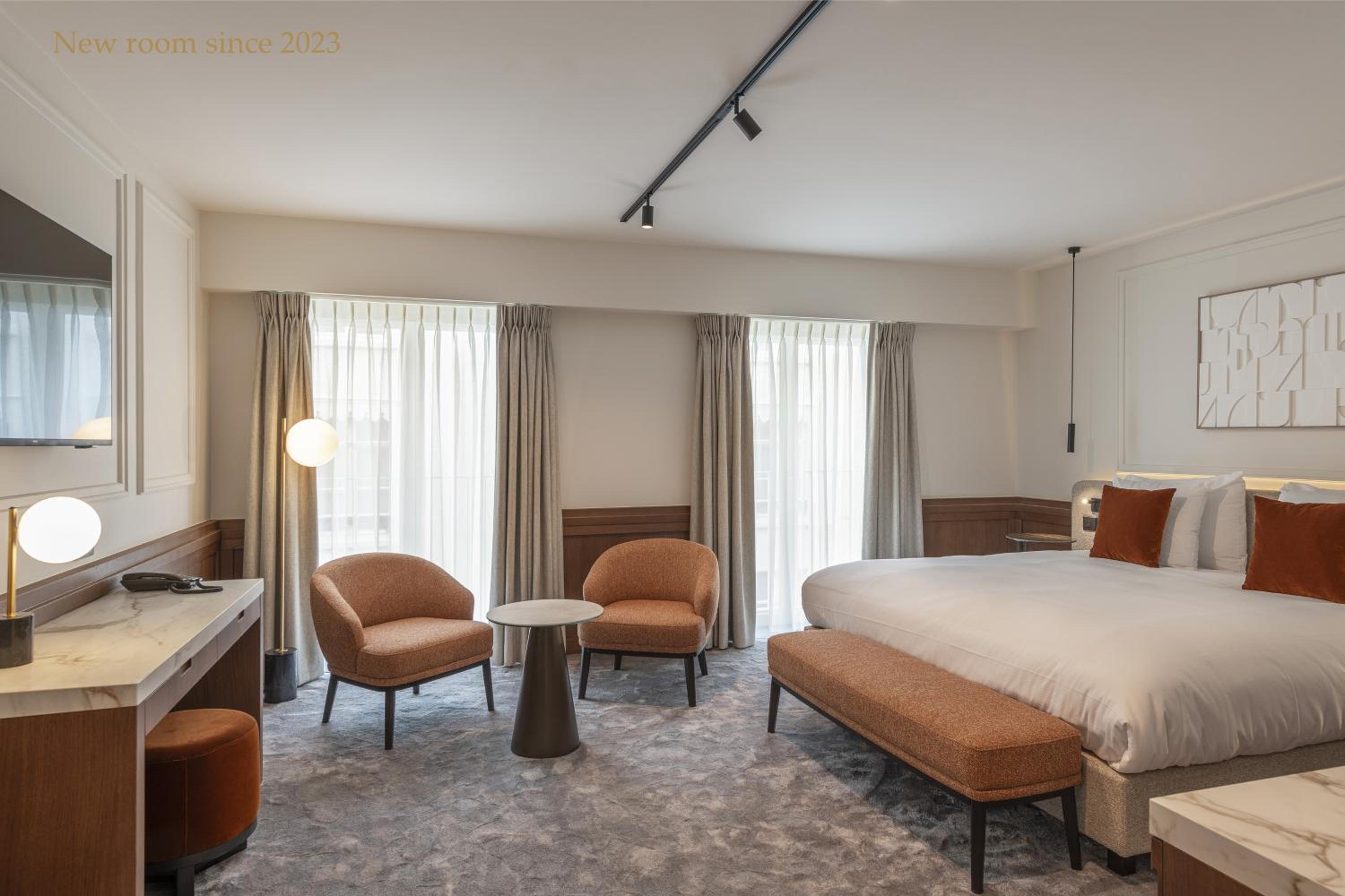 Luxury, Pavilion, Queen Bed
