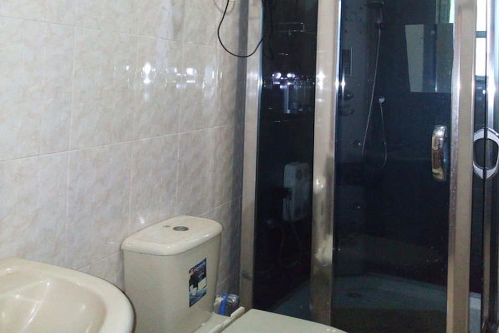 First Laurel Hotel & Suites 18/19