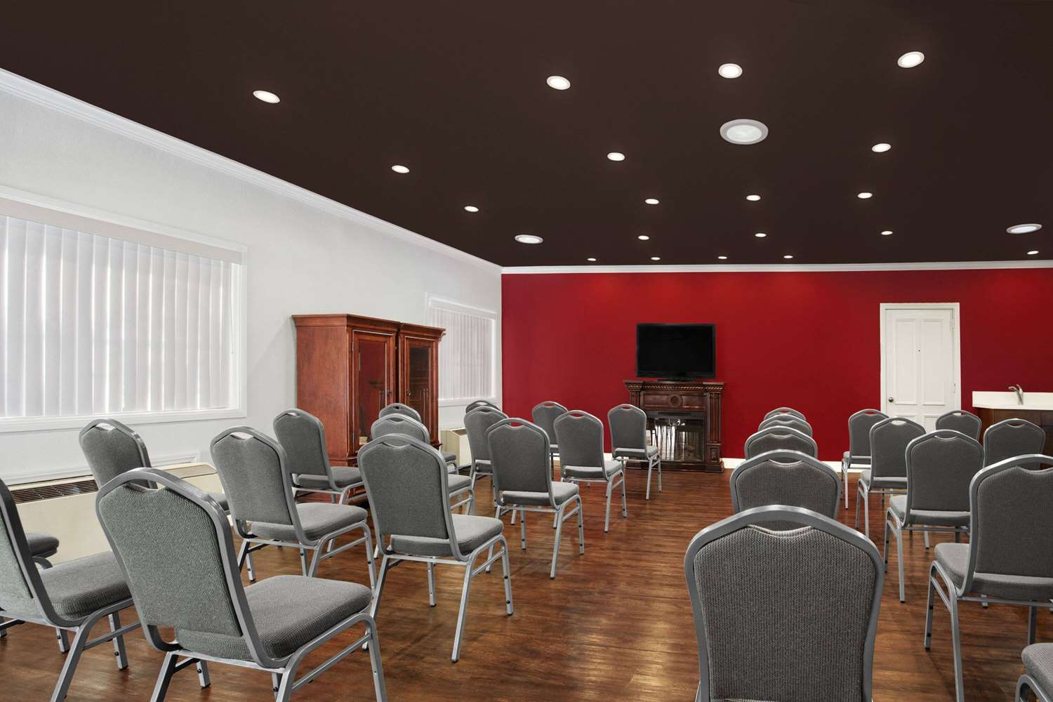 Ramada by Wyndham Torrance 5/9