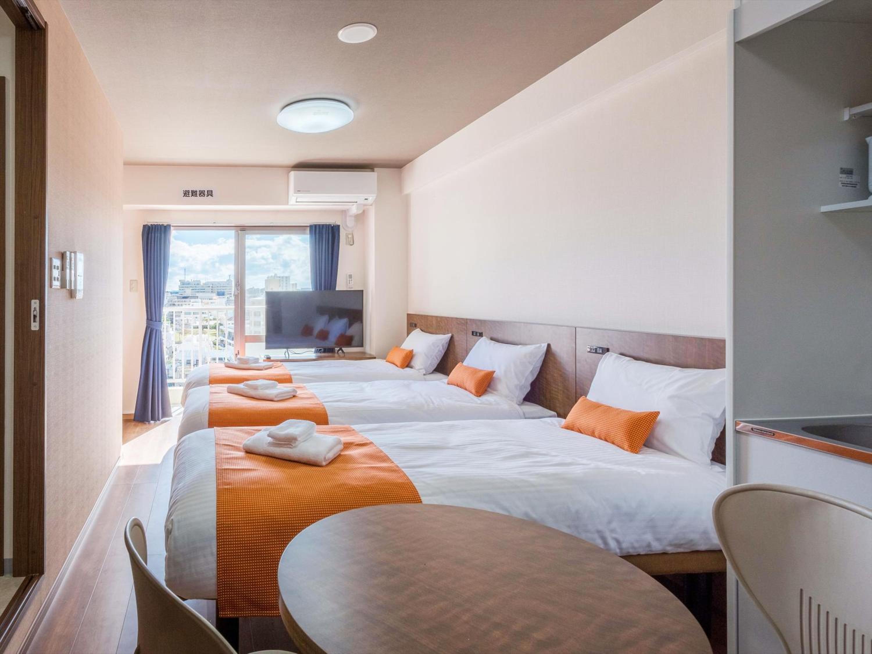 Joy, Triple, 3 Beds