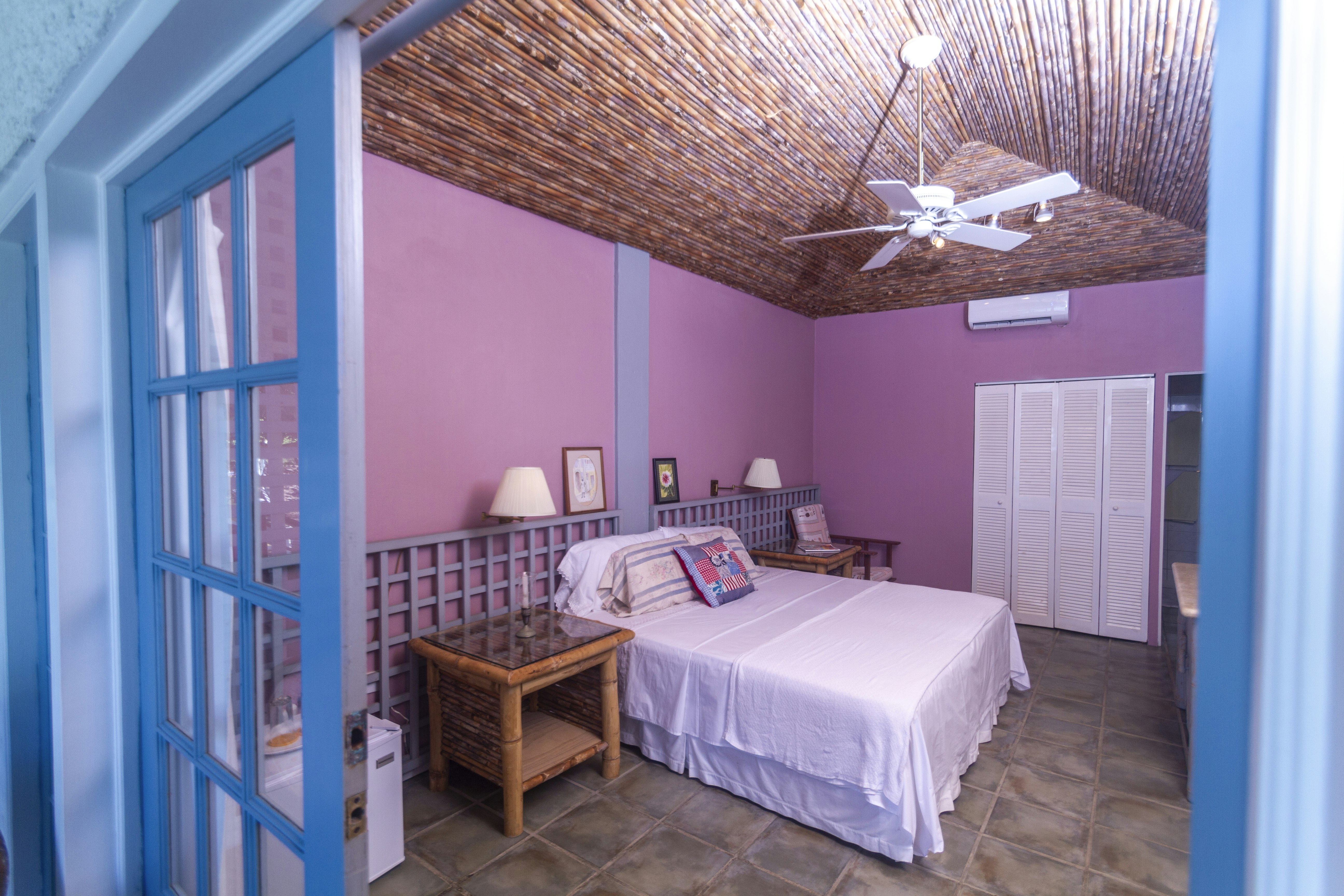 Bequia Beachfront Villa Hotel 33/83