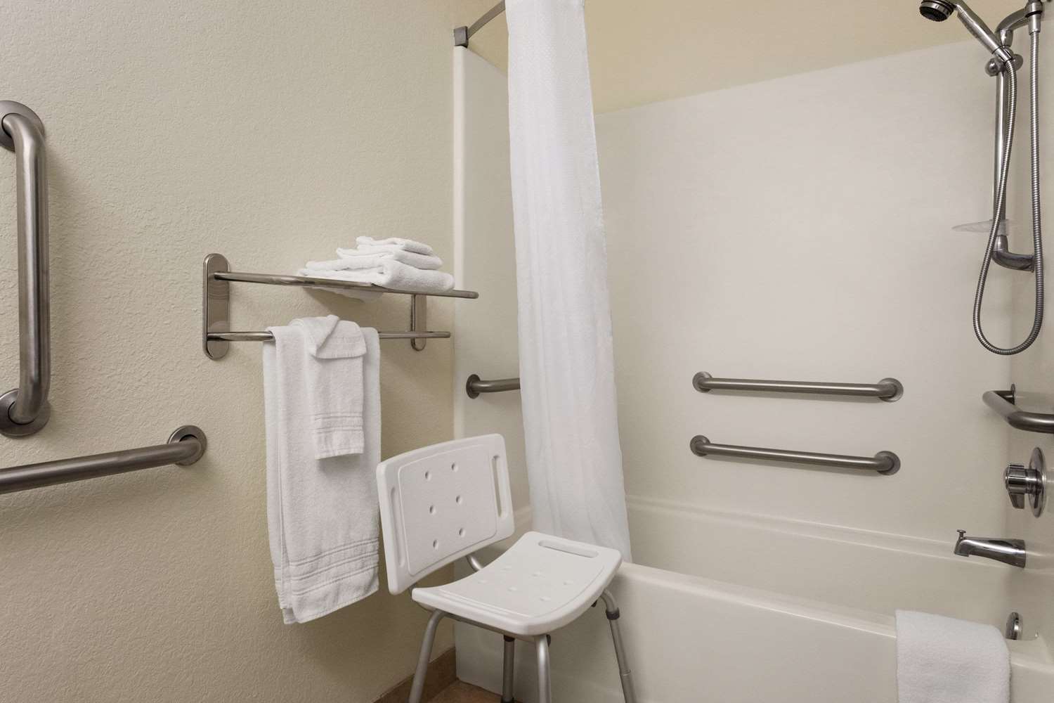 Microtel Inn Suites By Wyndham Inver Grove Heights Minneap 49/50