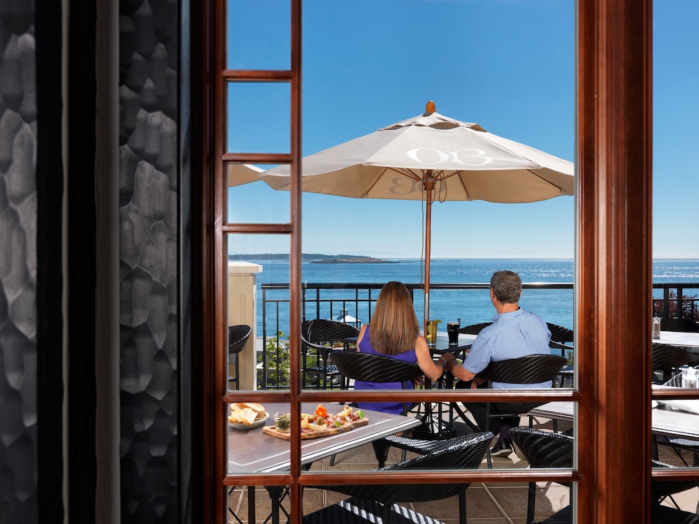 Oak Bay Beach Hotel 5/65
