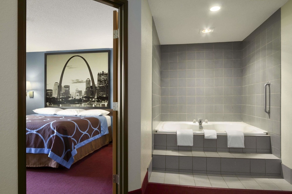 Super 8 by Wyndham Cuba 12/29