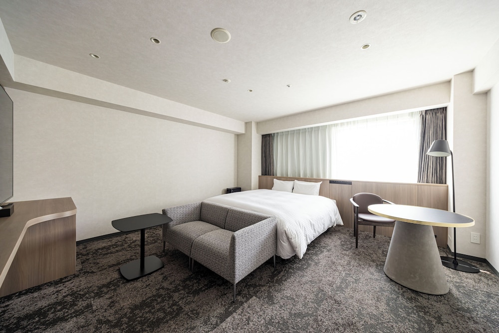 RENOVATED, DELUXE, DOUBLE BED, SMOKING