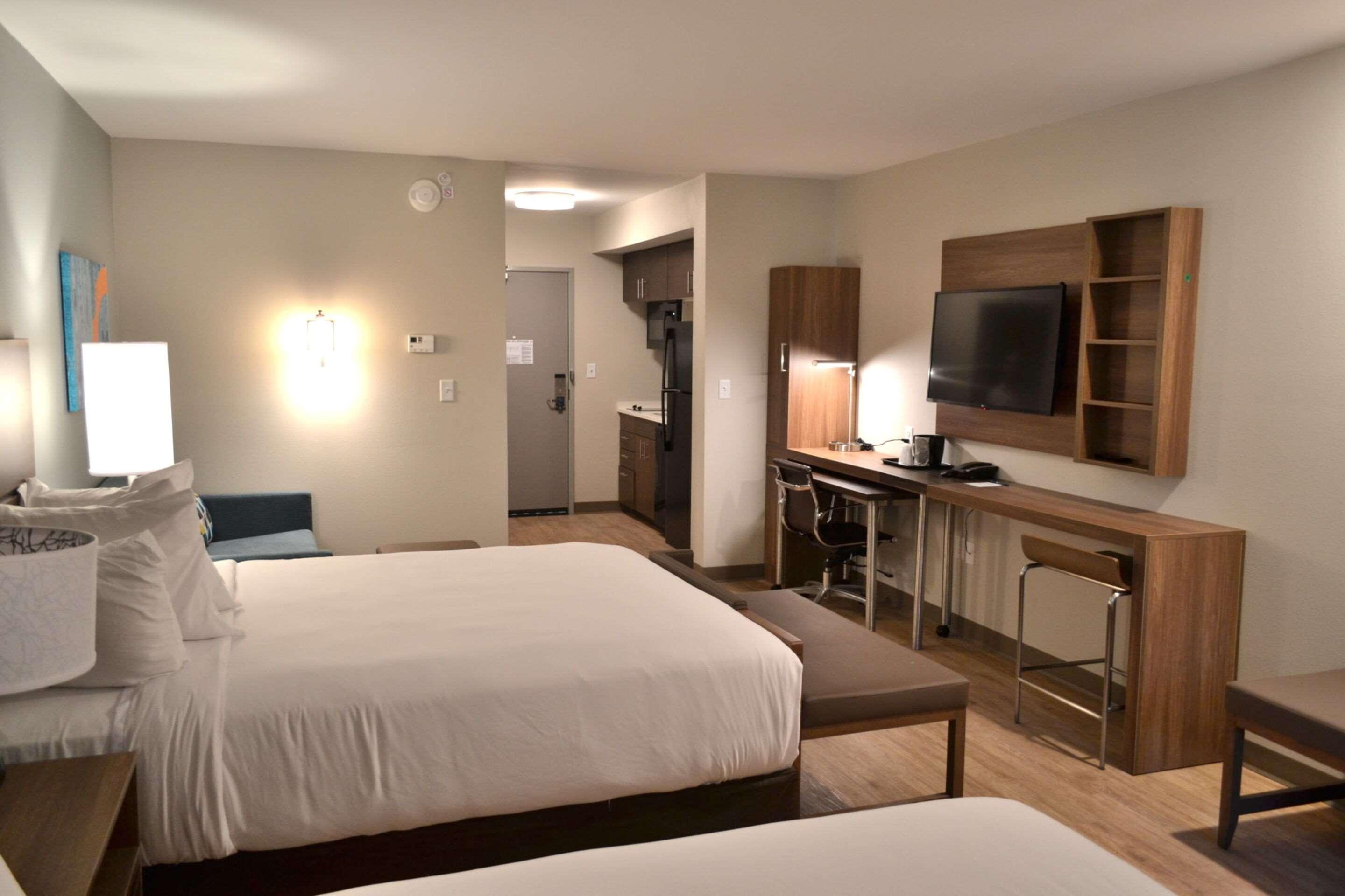 SUITE, KING BED