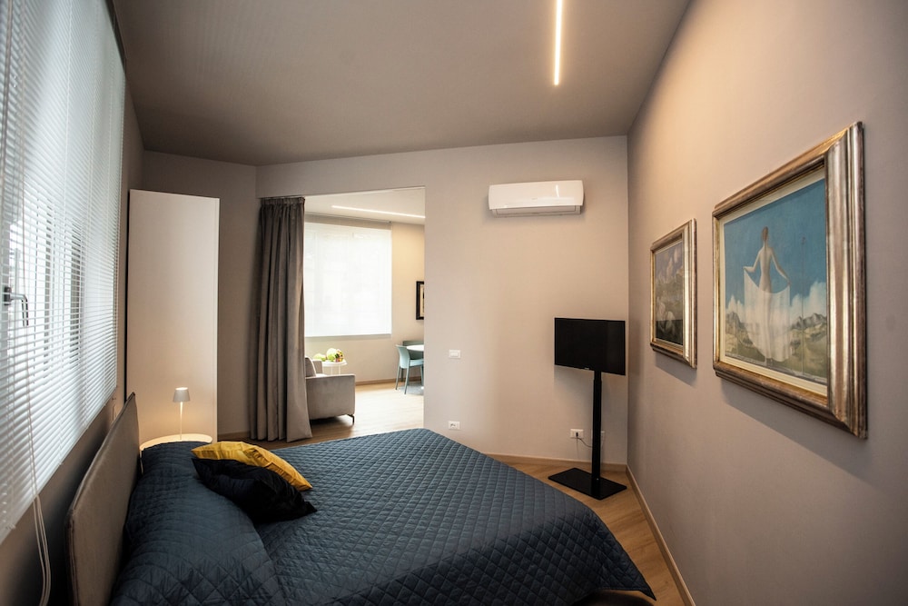 DELUXE, SUITE