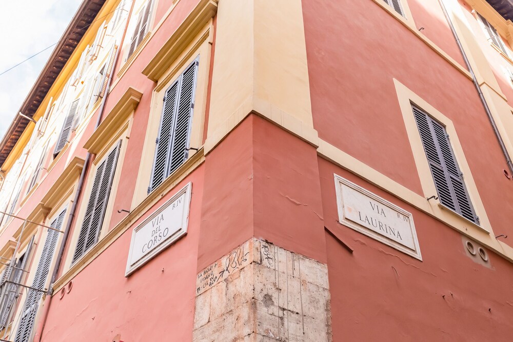 Historical Apartment near Spanish Steps 17/19