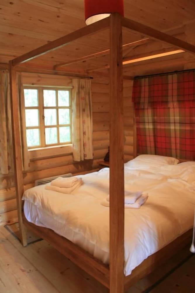 Bcc Loch Ness Log Cabins 8/46