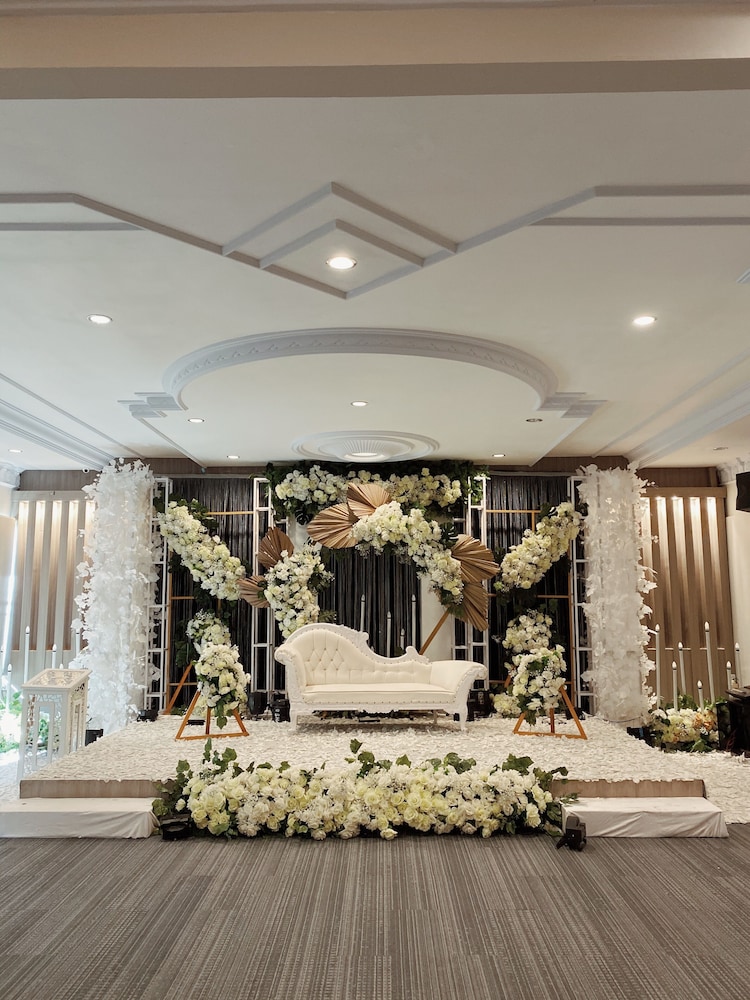 Paradise Hotel Tarakan 10/65