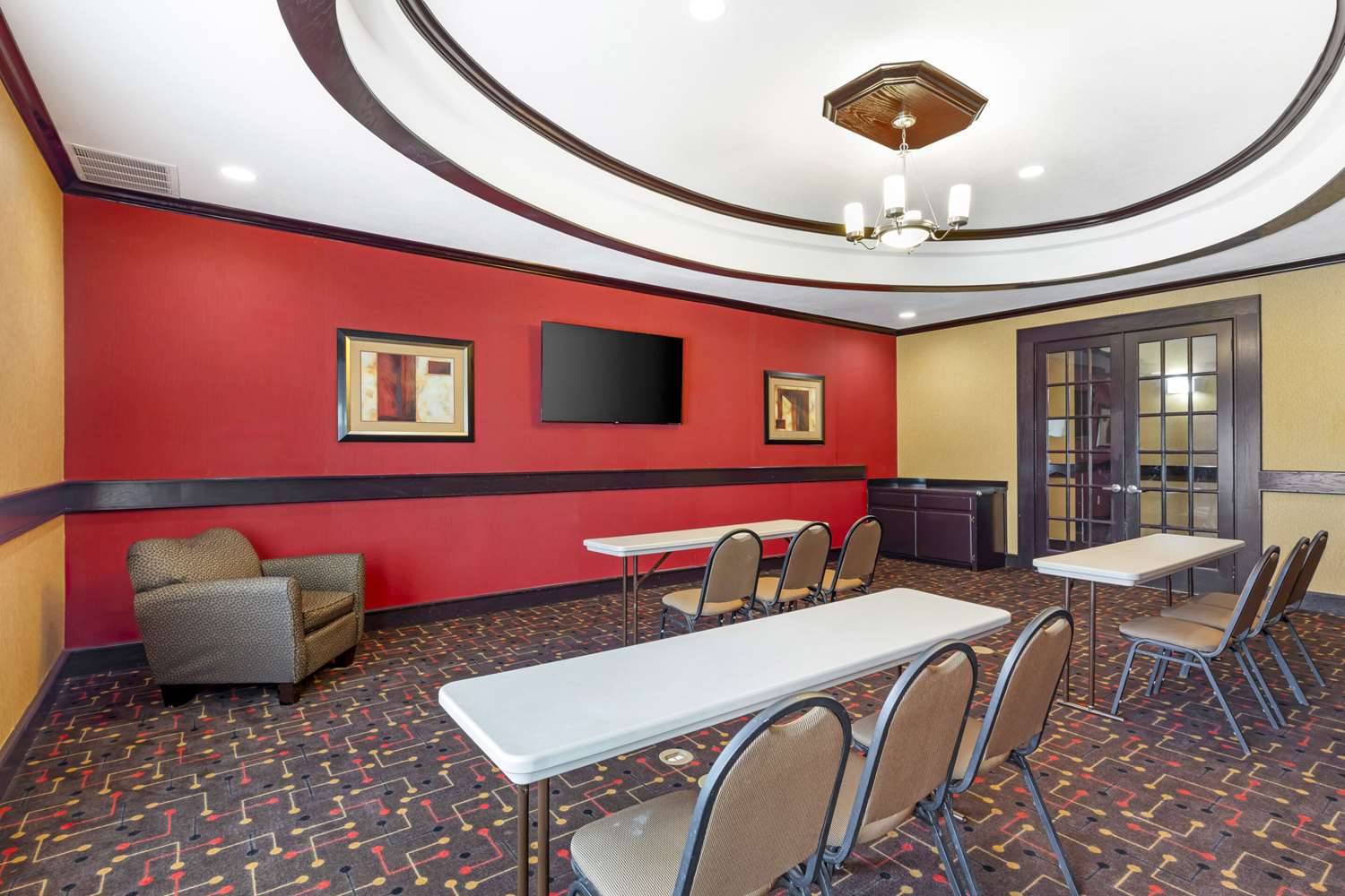 Quality Inn & Suites Groesbeck North 19/24