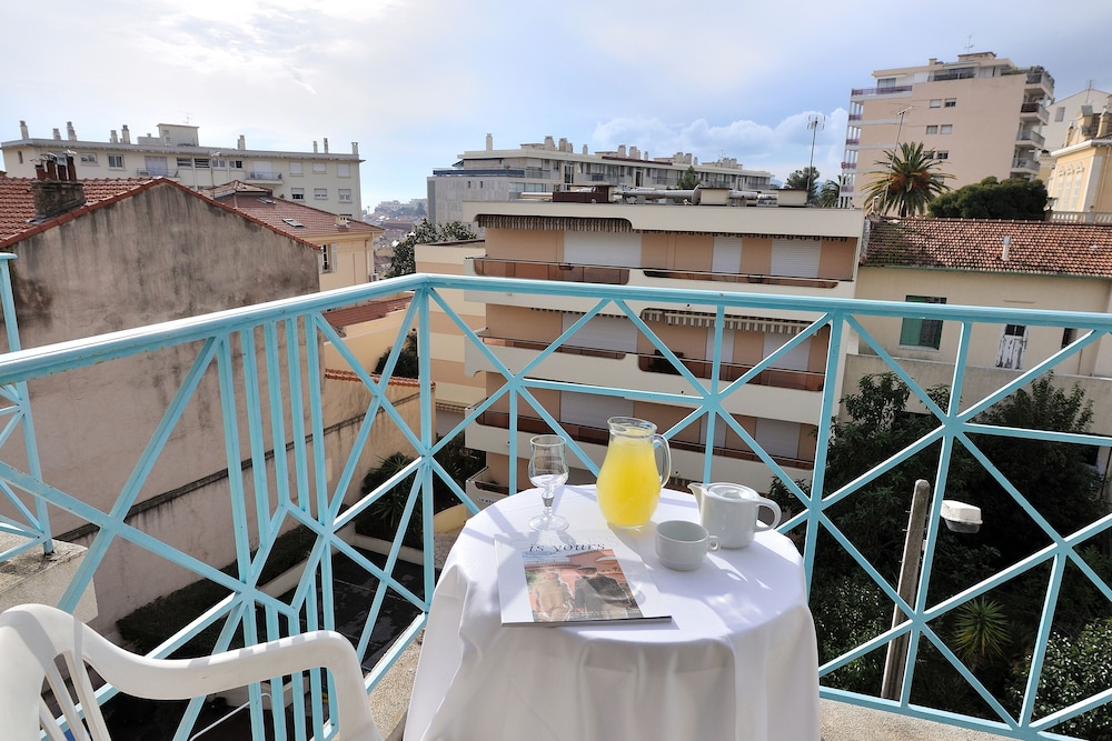 RESIDHOTEL LES CORALYNES 27/28