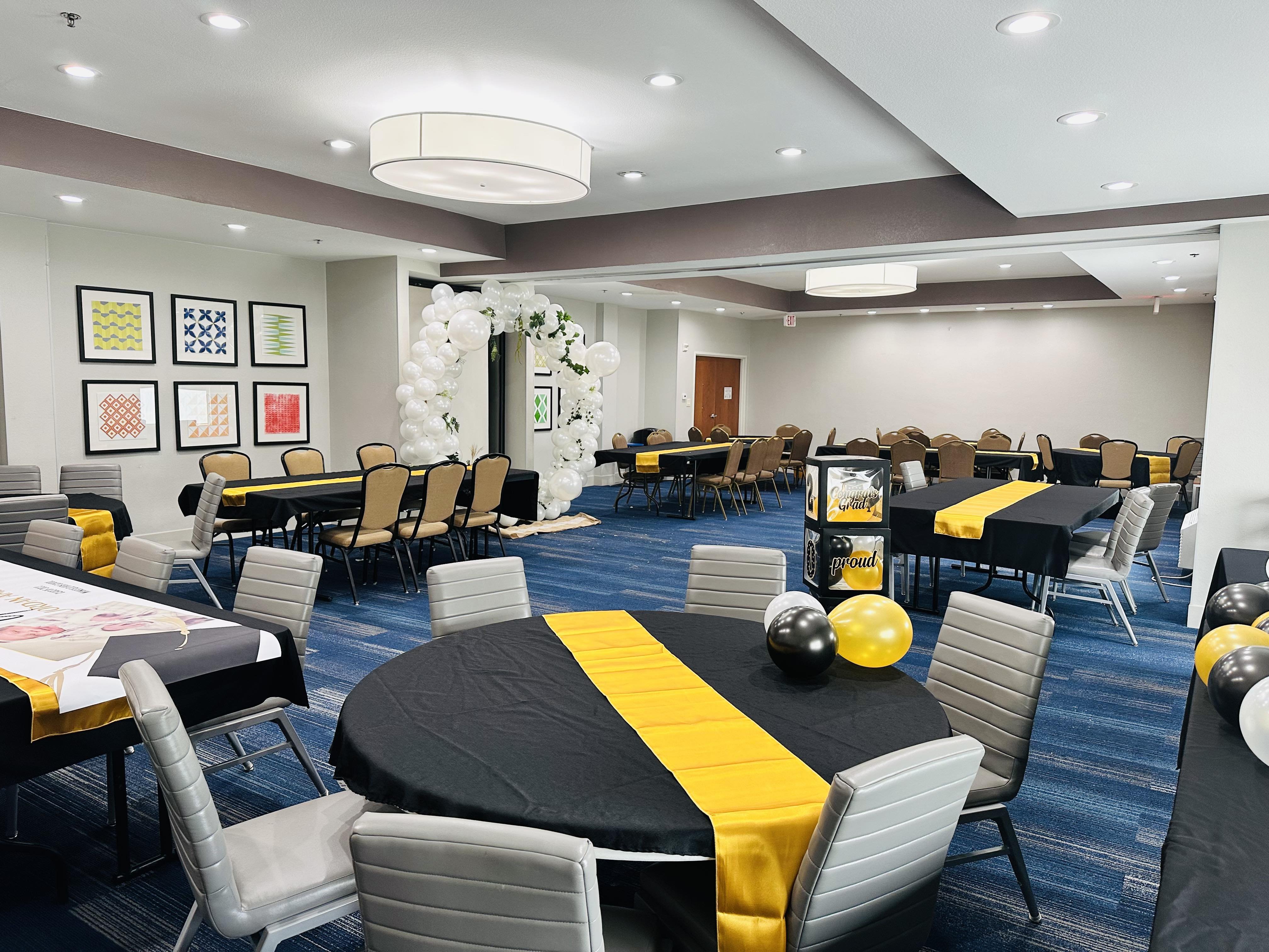 Holiday Inn Express Hotel and Suites Mansfield 51/52