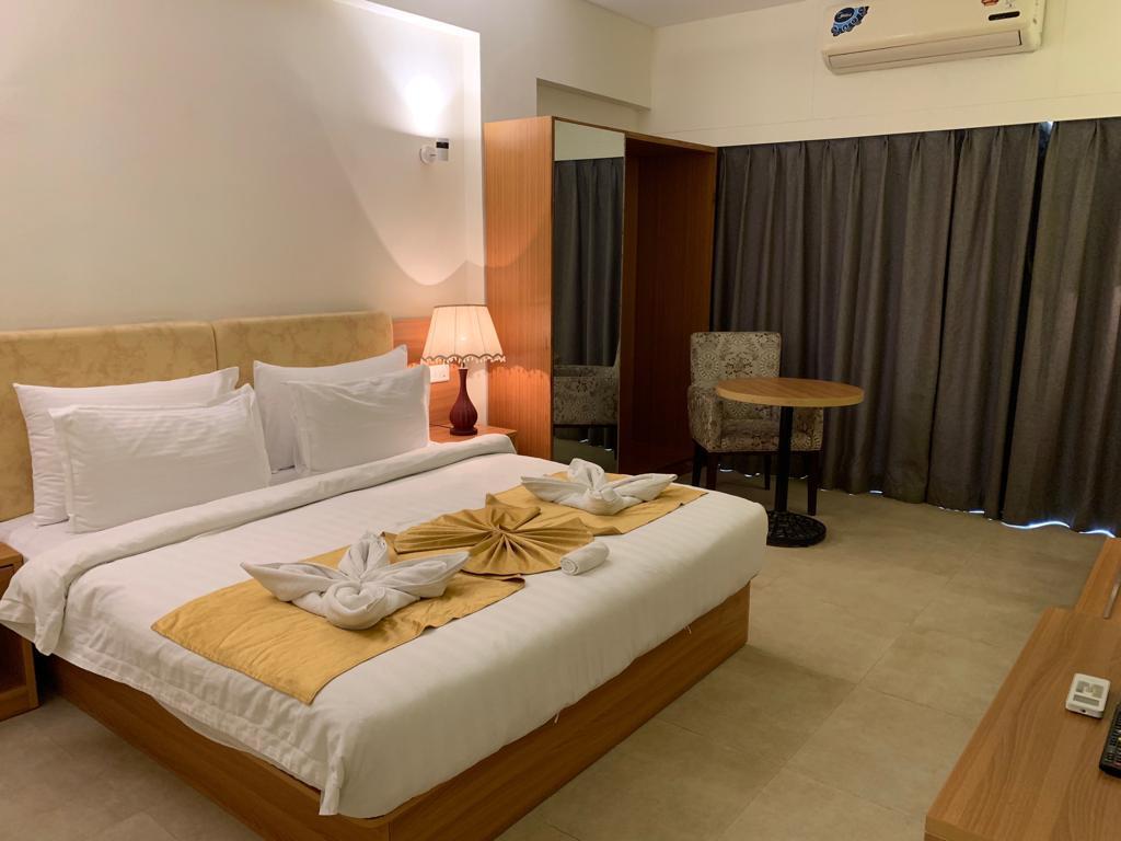 Exotic, Twin Beds