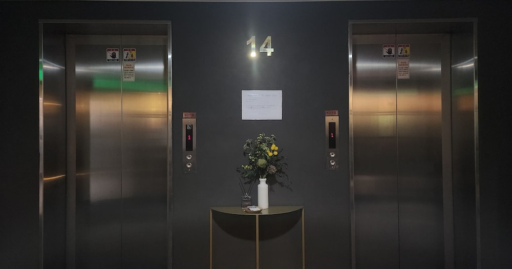 Brown Suites Sinchon Central 6/48