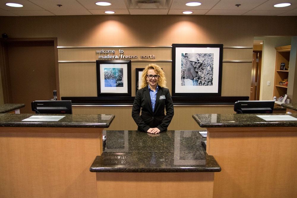 Hampton Inn Suites Madera 34/47