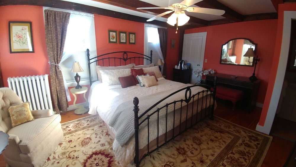 2 River Road Inn & Cottages 17/50