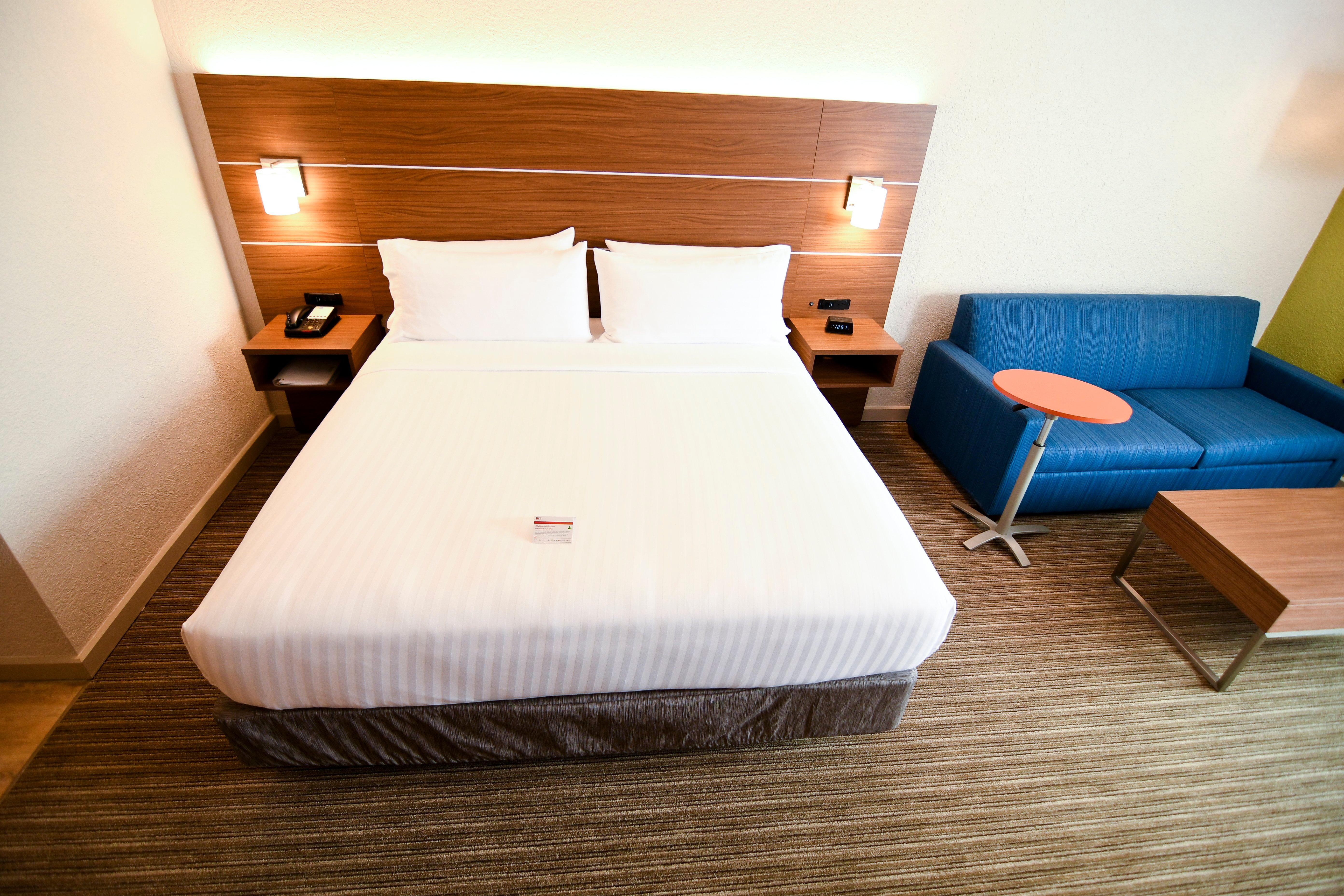 غرفة بسرير كينج، Holiday Inn Express Hotel And Suites Port Clinton Catawba Island 3/10