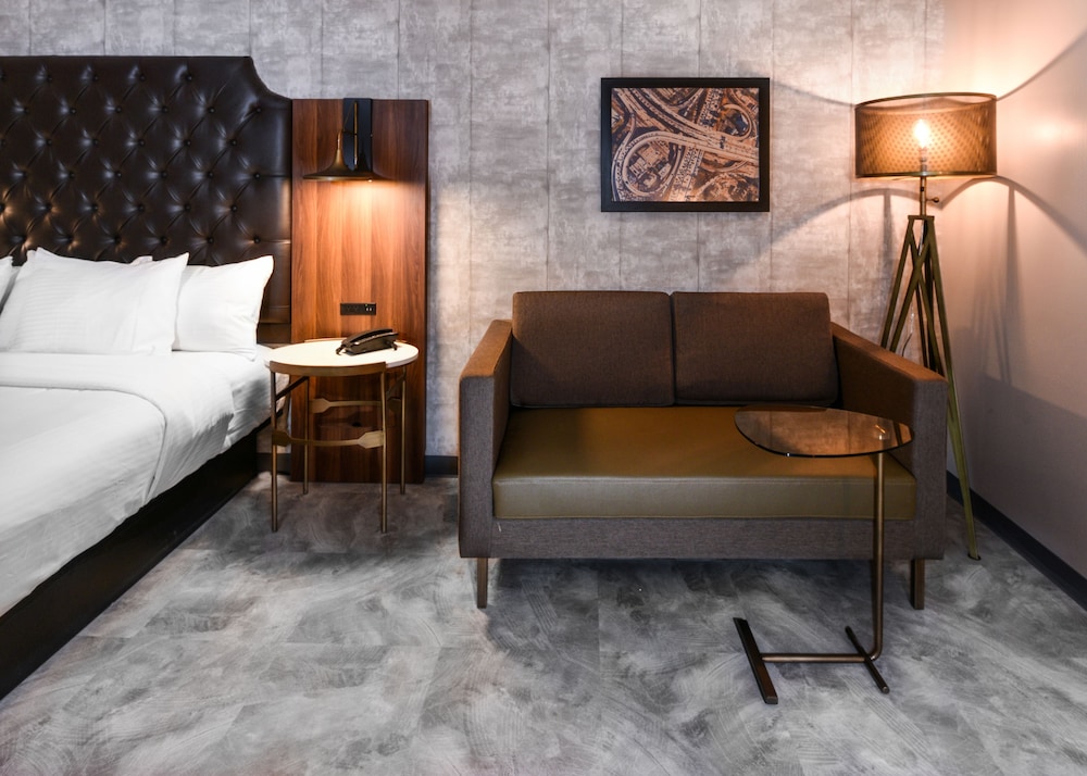 Hollywood Inn Suites Hotel 18/54