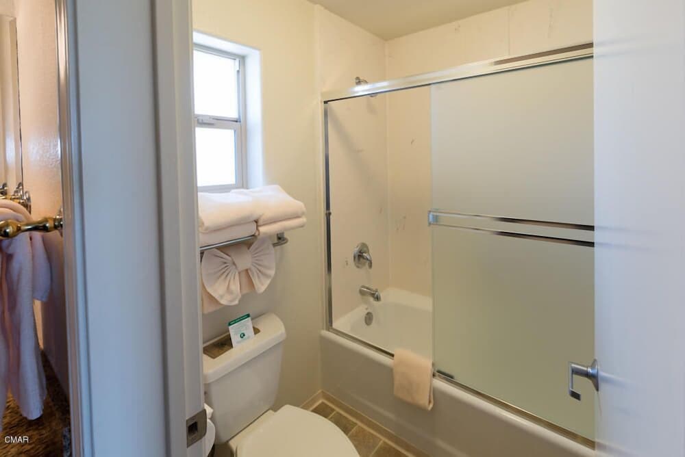 Comfort, Suite, King Bed, Emerald Dolphin Inn 5/5