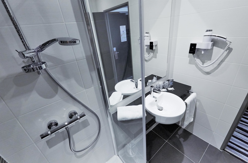 Hotel Kyriad Saint Quentin En Yvelines - Montigny 52/58