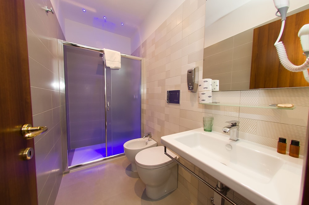 Borguese Executive Suites 24/30
