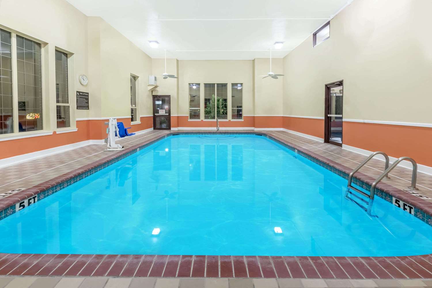 Super 8 by Wyndham Pine Bluff 11/22