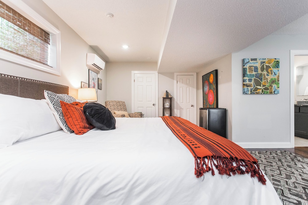 Charlie, Parker, Suite, King Bed