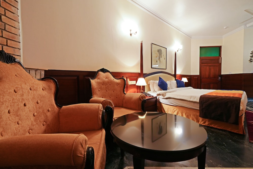 Welcomheritage Taragarh Palace 35/50
