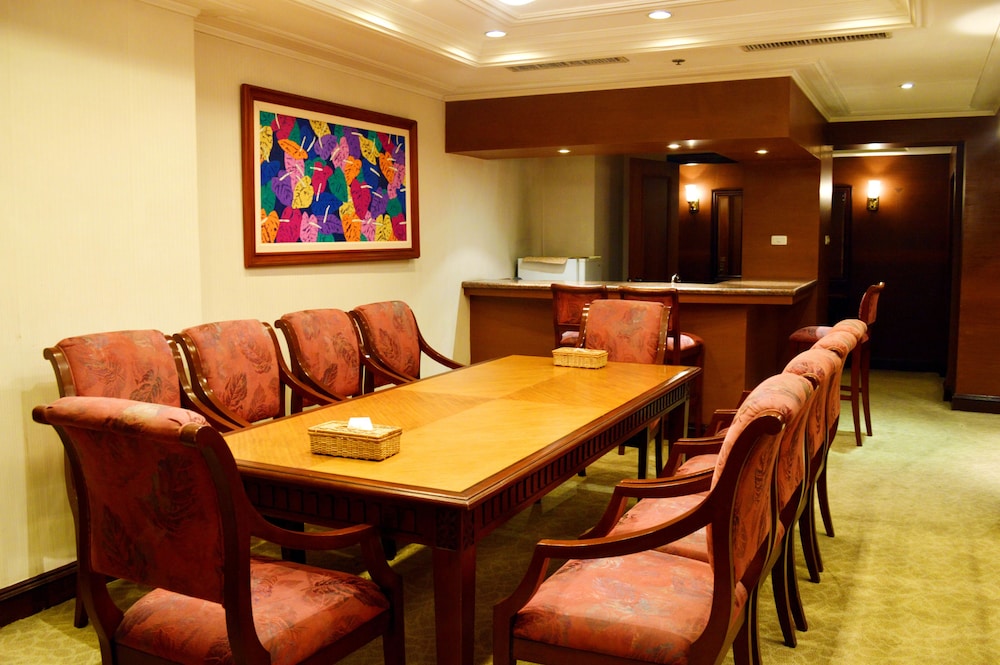 Grand Regal Hotel Davao 45/50