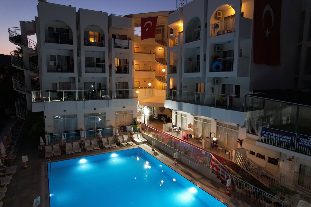 Club Atrium 6/49