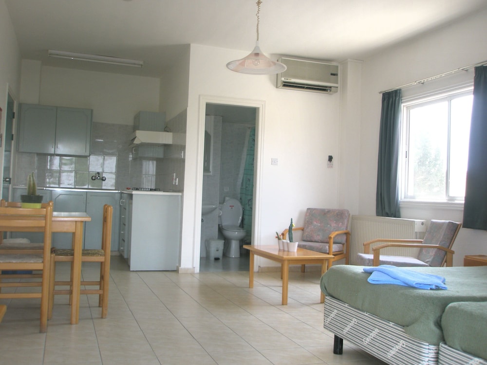 DebbieXenia Hotel Apartments 19/45