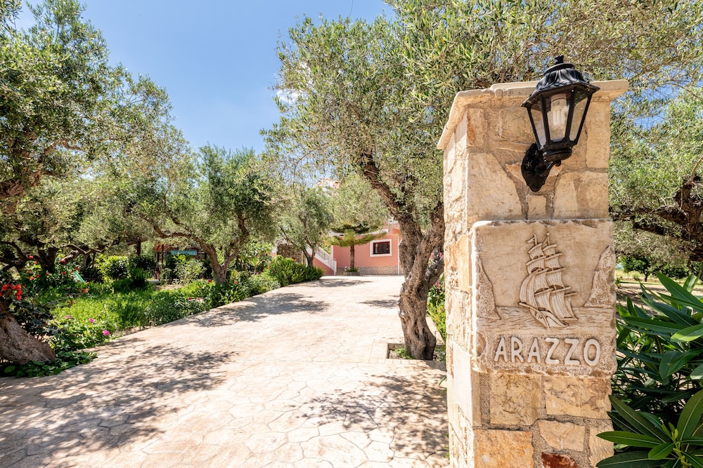 Arazzo Holiday Apartments 46/50