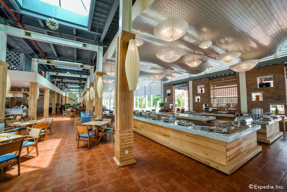 Sandy Beach Non Nuoc Resort Danang 11/75
