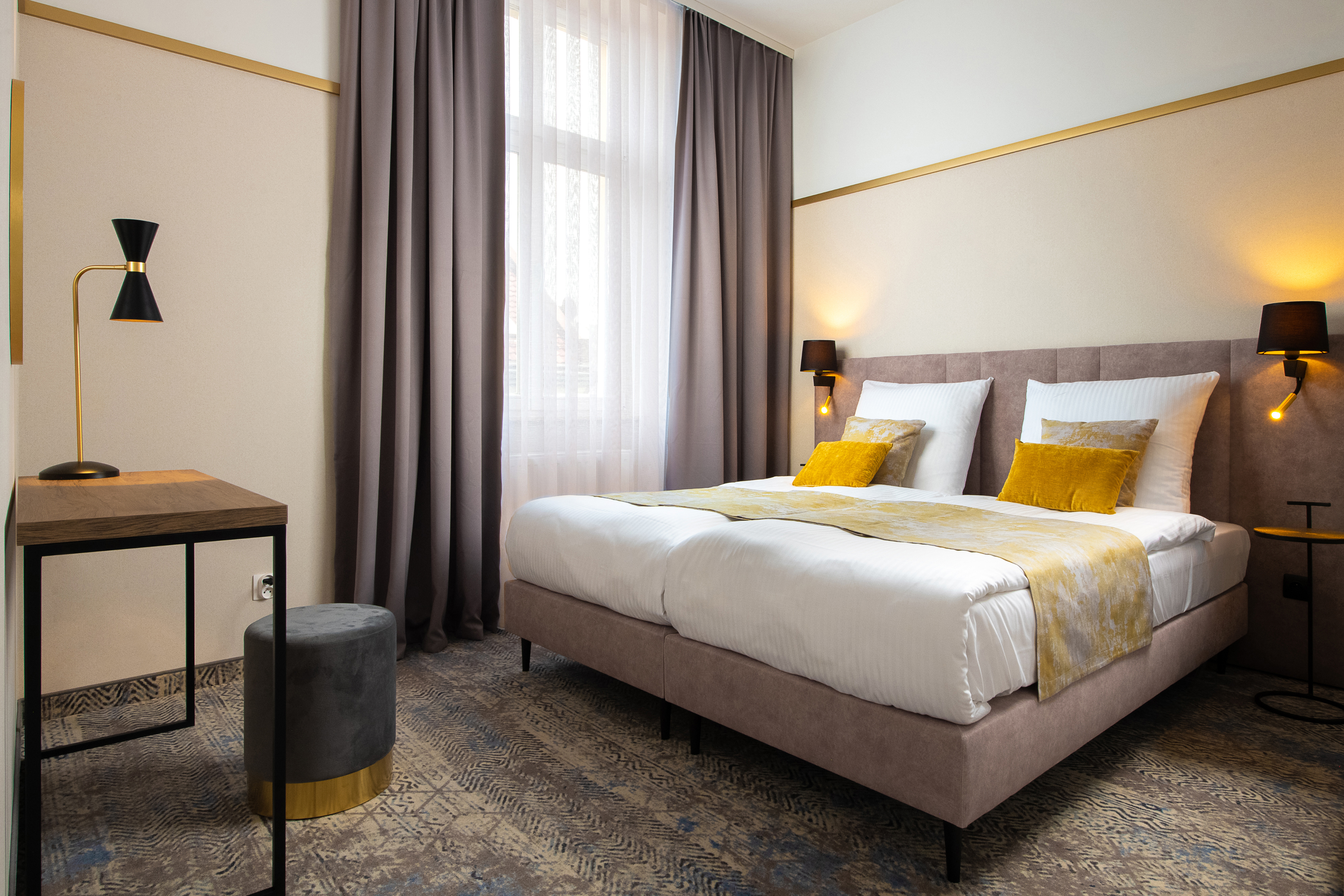 STANDARD, DOUBLE OR TWIN BED, BATHTUB