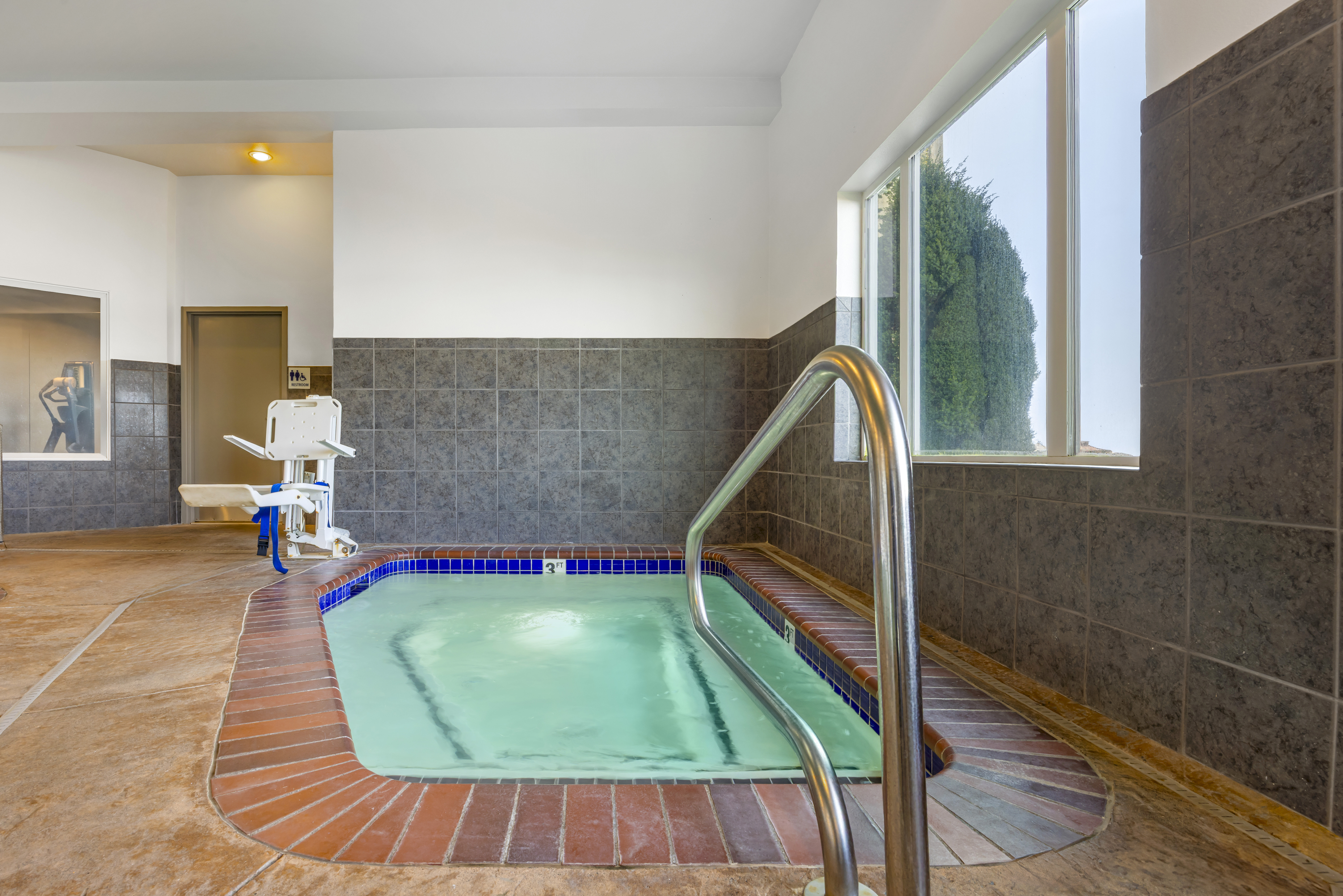 Holiday Inn Express Hotel Suites Astoria 42/69
