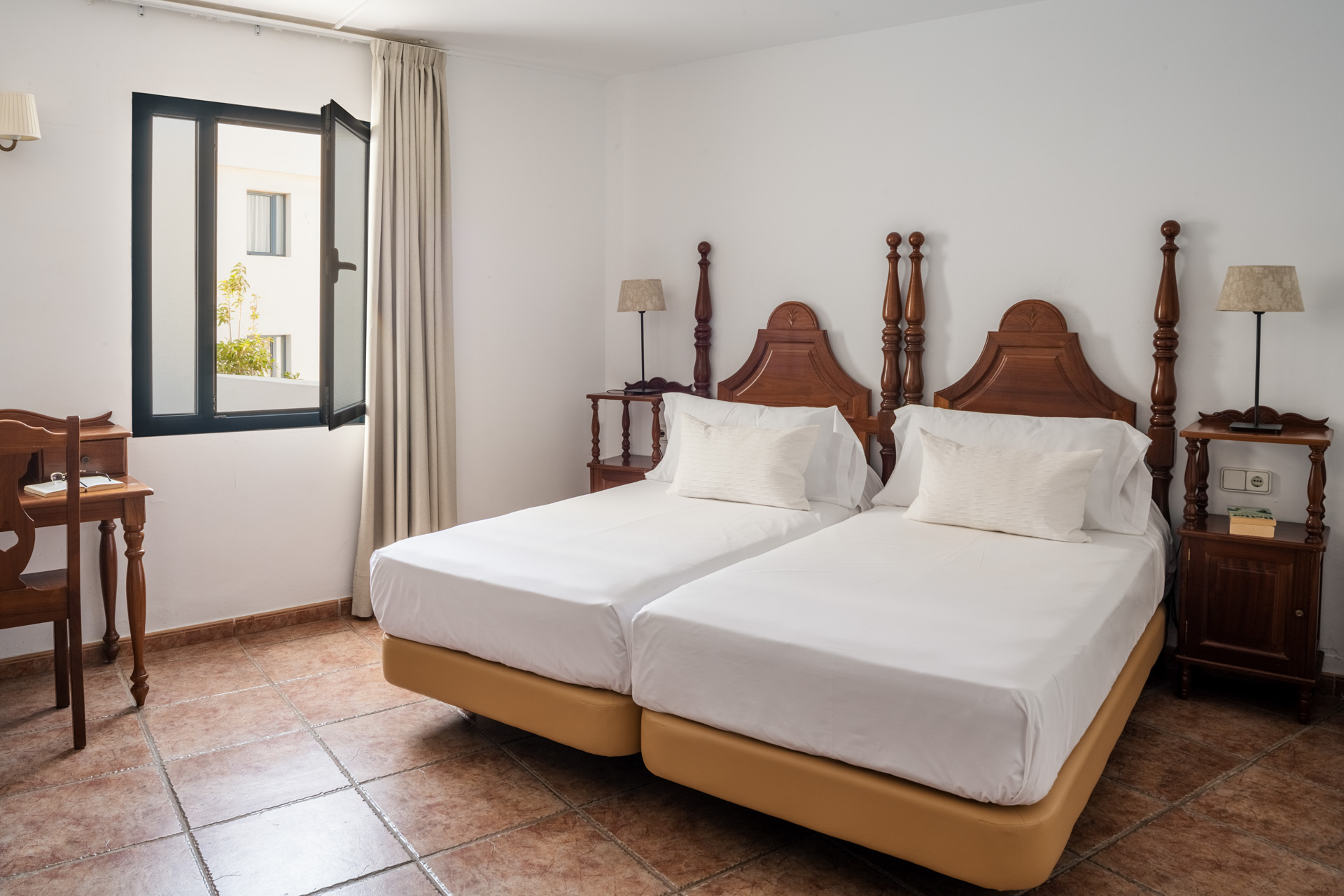 1 BEDROOM, APARTMENT, SINGLE