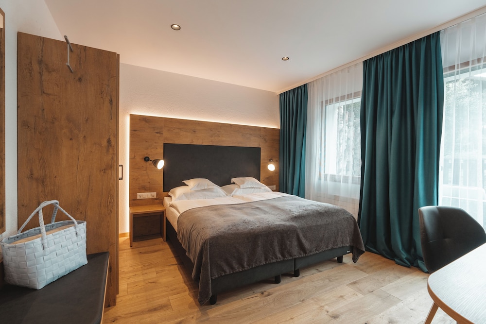 2 BEDROOMS, FAMILY SUITE, GARDEN VIEW