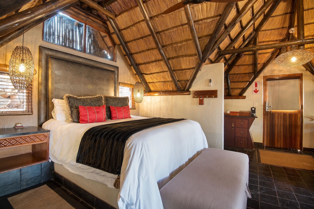 TSHUKUDU BUSH LODGE 6/49