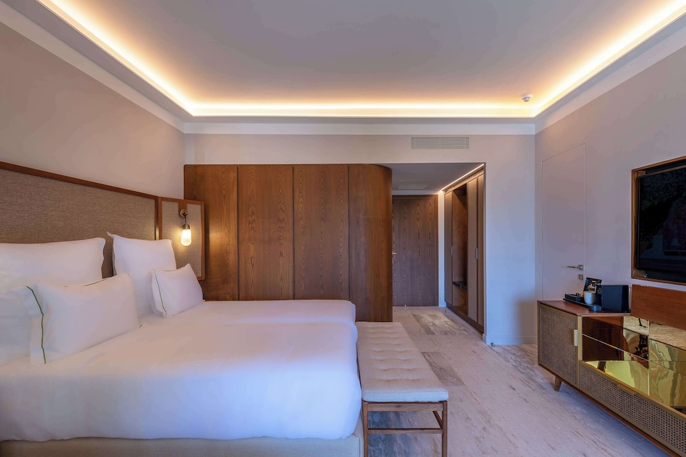 ESCAPE, TROPICAL, KING BED, ACCESSIBLE
