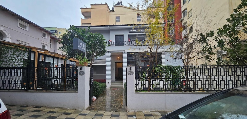 Hotel Antigone 48/54