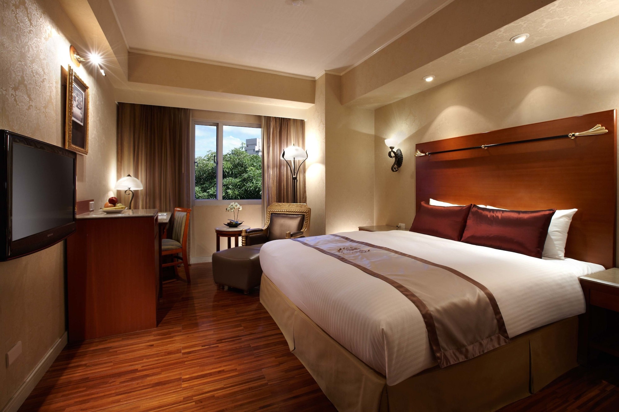 DELUXE, DOUBLE BED