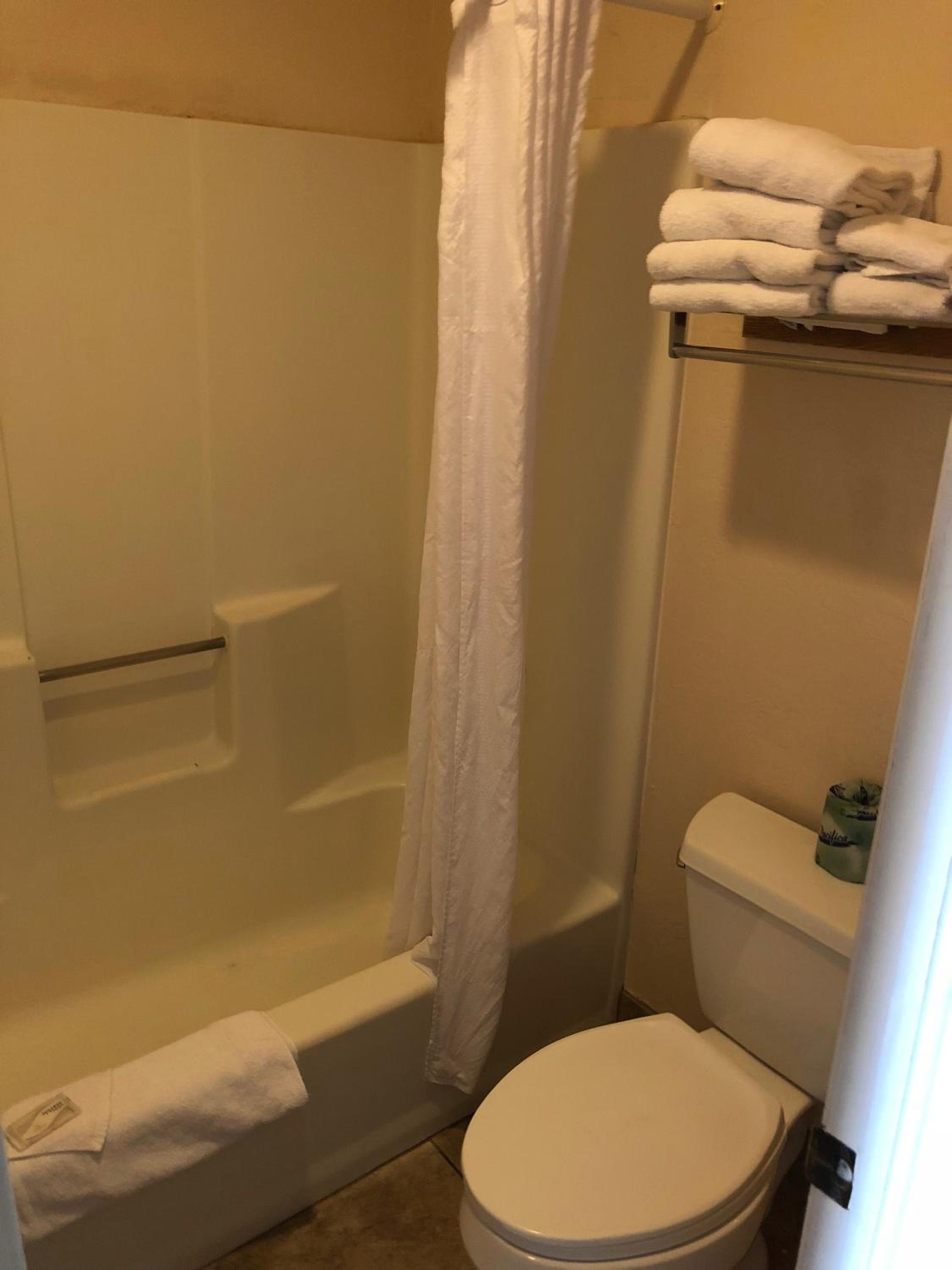 استوديو بسرير كينج، Claridge Inn 9/10