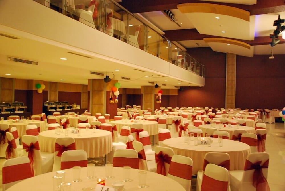ROYAL JELITA HOTEL 36/45
