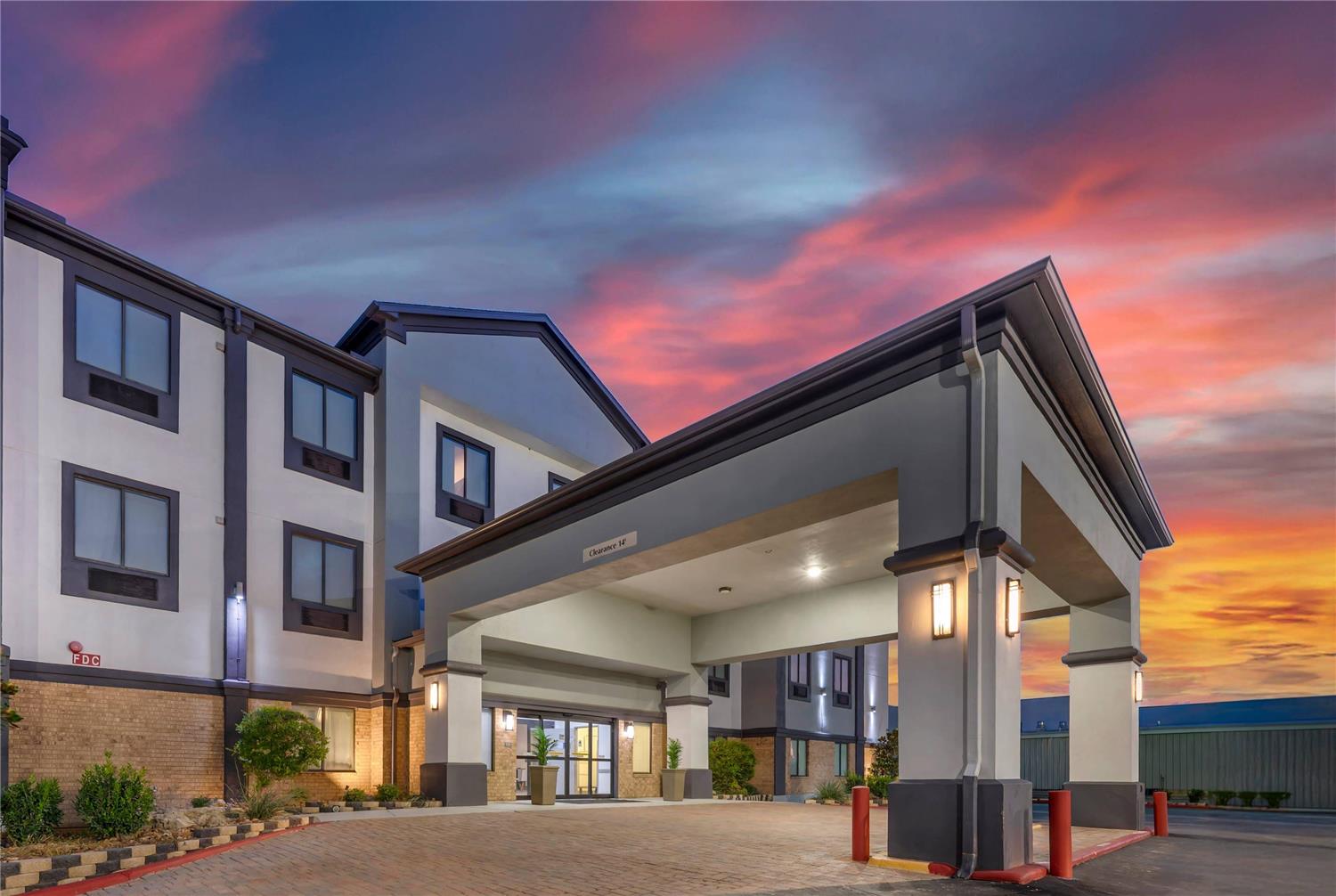 Comfort Inn & Suites Schulenburg TX 2/23