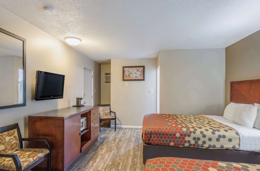 Econo Lodge Inn & Suites Yreka, CA 34/50